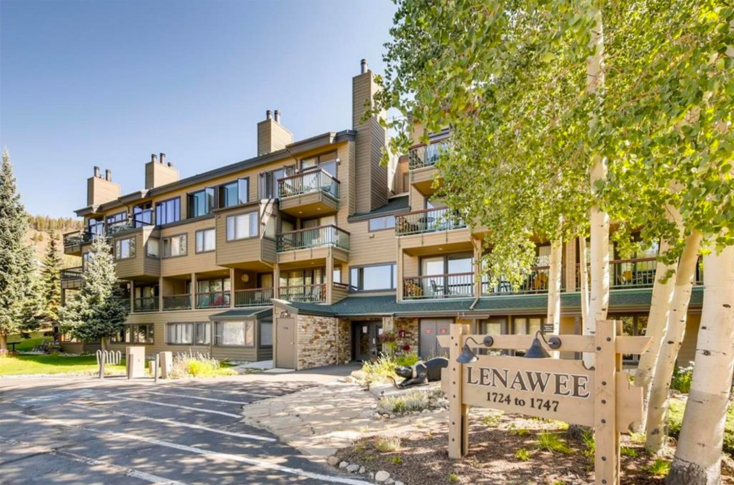 Lenawee Condos at Keystone Resort, front entrance